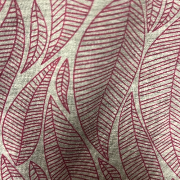 3 for $15🦋 Lularoe irma leaf top - Picture 2 of 5